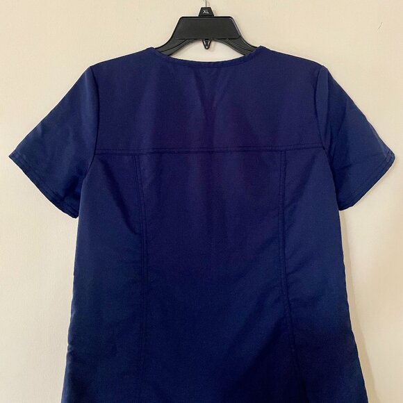 V neck scrub top with pockets - Picture 8 of 10